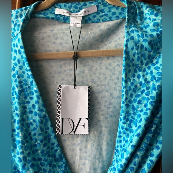 NWT Diane Von Furstenburg New Julian Two Petal Dreams Blue Wrap. dress - Picture 9 of 11